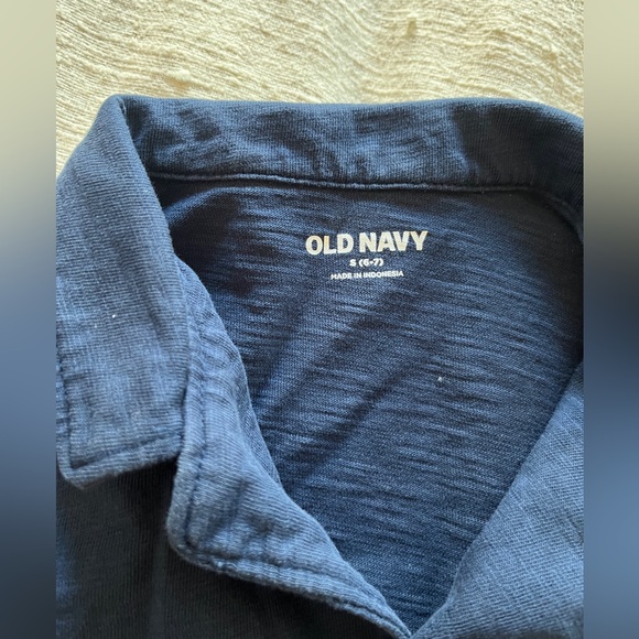 OLD NAVY// BOYS KNIT BUTTON DOWN SHIRTS// SIZE 6-7 - Picture 4 of 5